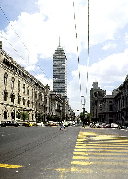 File:Ciudad de México, calles y plazas 1986 01.jpg