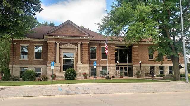 Morgan Everts Library in Clarion