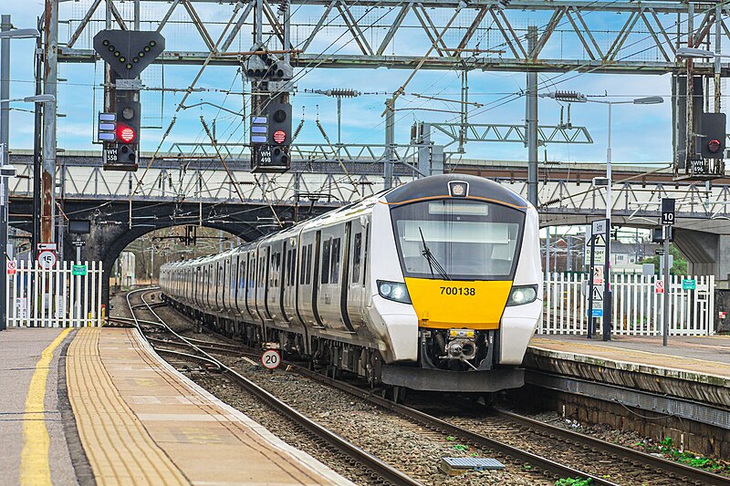 File:Class 700 approaching Bedford.jpg