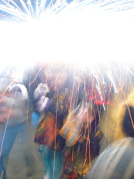 File:Correfoc infantil de la festa major de Sarrià 2013 -P1460998.jpg