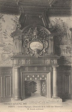 Cheminée de la salle des Directeurs avec sculpture de la ruche (symbole des caisses d'épargne), au tournant du XXe siècle.