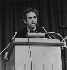 Ellsberg, speaking at a press conference, New York City, 1972