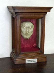The mask of Dante Alighieri, in Palazzo Vecchio, Florence Dante.deathmask.jpg
