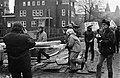 Demonstratie van leden BBK bij eerste paal slaan voor het Rijksmuseum Vincent va, Bestanddeelnr 923-0177.jpg