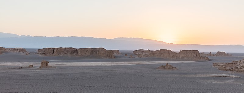 File:Desierto de Lut, Irán, 2016-09-22, DD 17-19 HDR.jpg