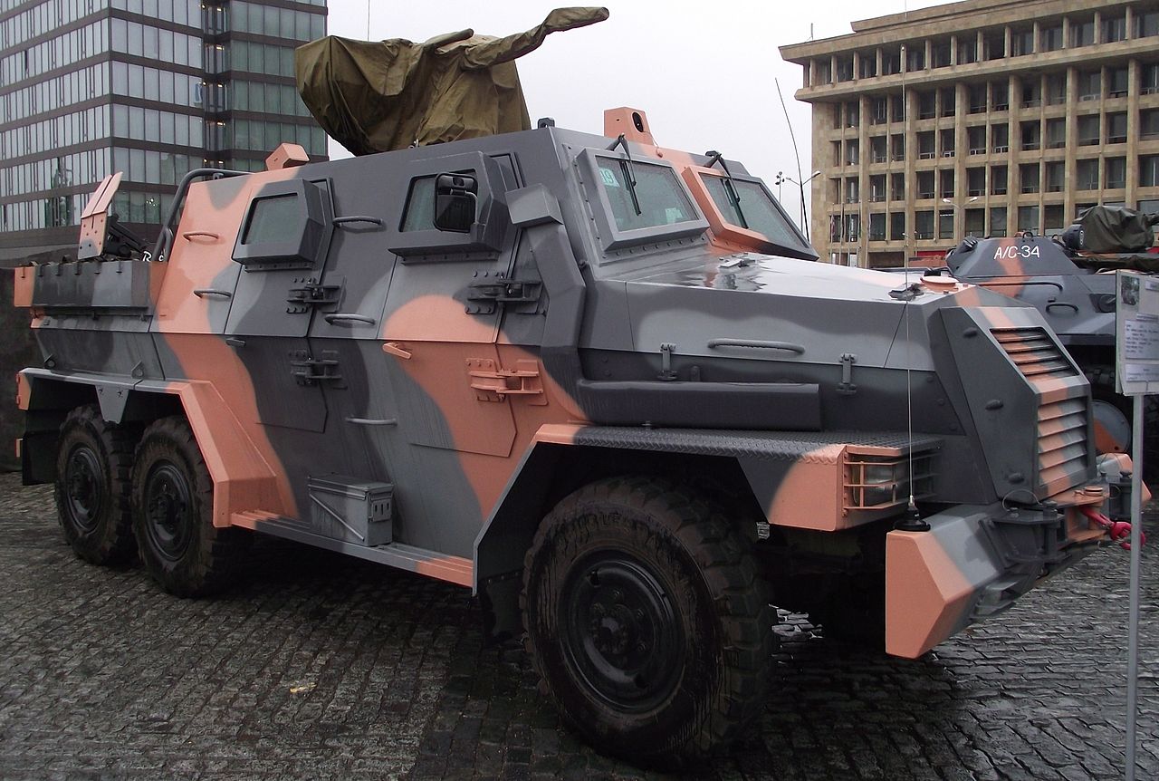 https://upload.wikimedia.org/wikipedia/commons/thumb/e/e2/Didgori-3apc.jpg/1280px-Didgori-3apc.jpg