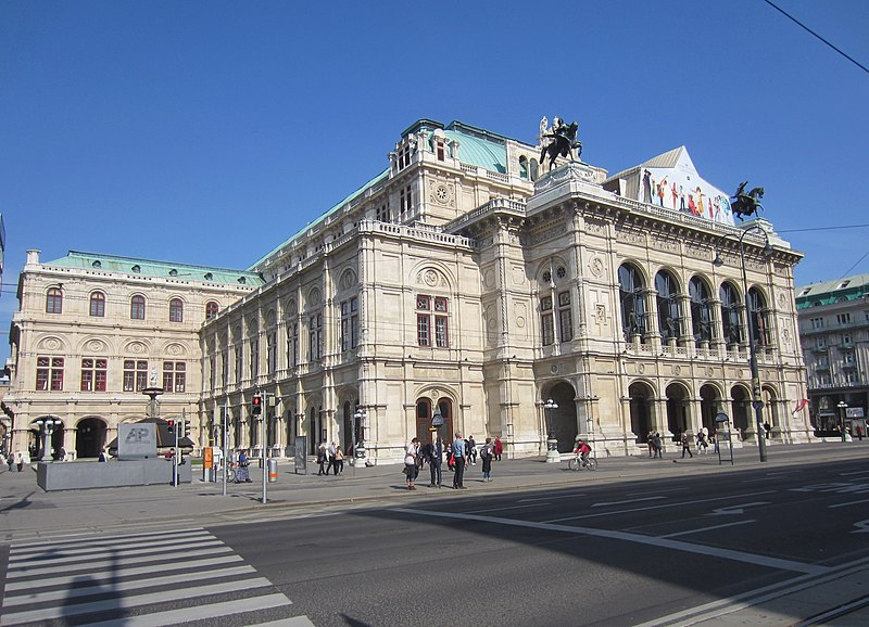 File:Die Wiener Staatsoper vom Ring - panoramio.jpg