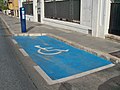 Plaza de estacionamiento reservada para personas con movilidad reducida en el paseo de Sancha, 2022-06-18.