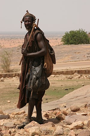 Angehöriger der Dogon in traditioneller Kleidung, Mali