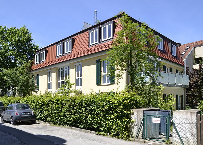 File:Doppelhaus in Pasing, München.jpg