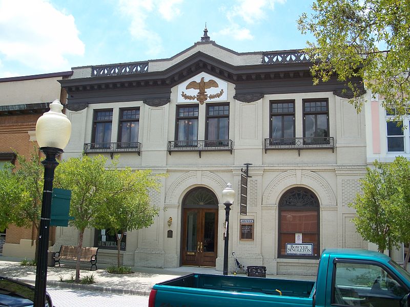 File:Downtown DeLand Hist Dist01.jpg