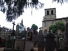 Photographie de l'église et du cimetière Saint-Jean.