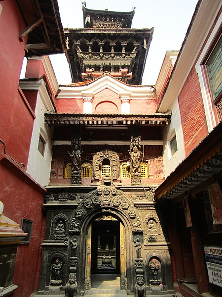 File:Entrance to golden temple patan.jpg