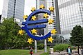 Eine Statue mit dem Euro im Frankfurt