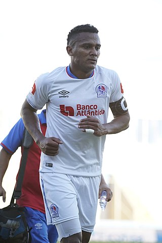 <span class="mw-page-title-main">Éver Alvarado</span> Honduran footballer (born 1992)