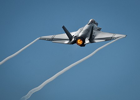 Tập_tin:F-35C_Lighting_of_VFA-101_taking_off_from_Eglin_AFB_2013.JPG