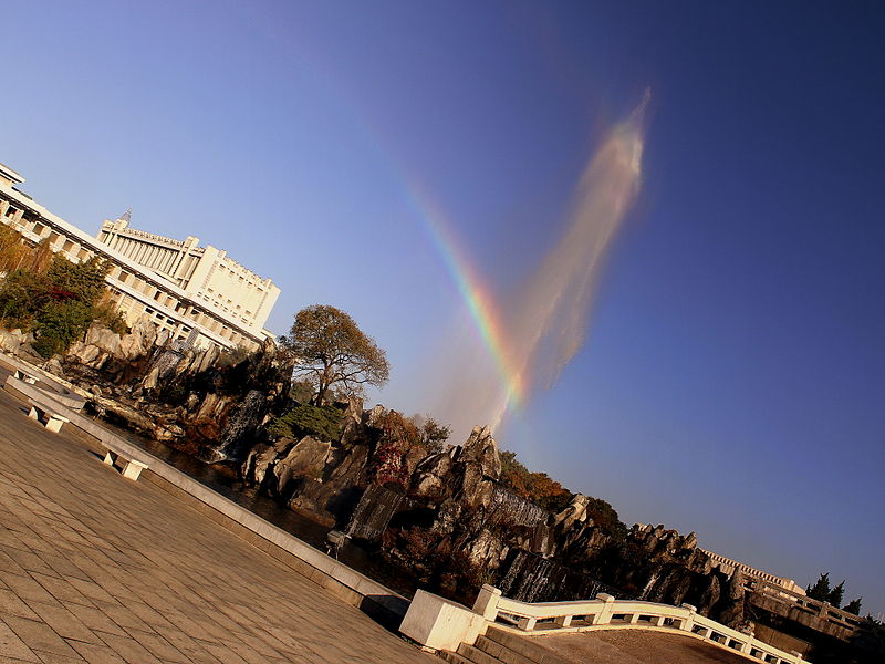 File:FOUNTAIN PARK PYONGYANG CITY DPR KOREA OCT 2012 (8150532021).jpg