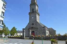 Frontfasaden til Saint-Alban d'Inguiniel kirke