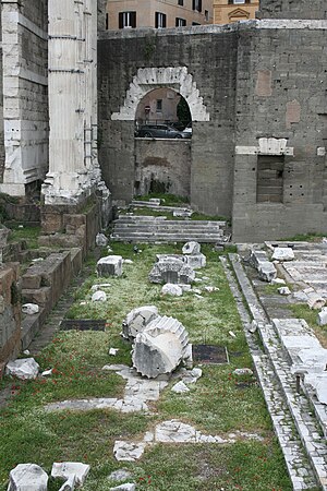 Arco dei Pantani (i fonden).