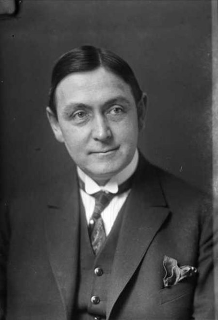 Francis Bull - 1925.jpg