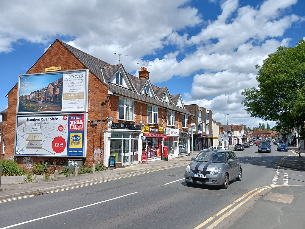 File Frimley High Street 02.jpg Wikimedia Commons