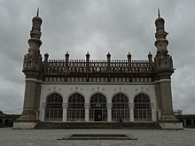 Мечеть хаят бакши бегум с видом на другую сторону.JPG