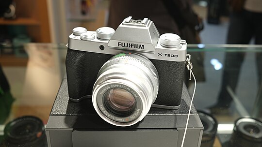 540px-Fujifilm_XT200.jpg