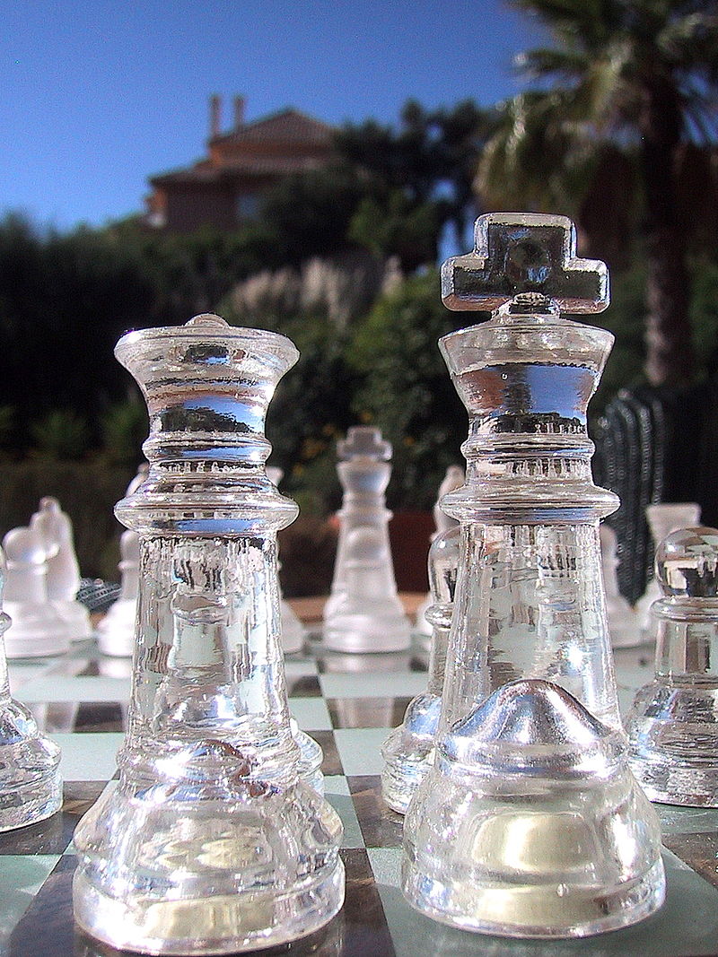 File:Glass chess pieces, king and queen.jpg - Wikimedia Commons