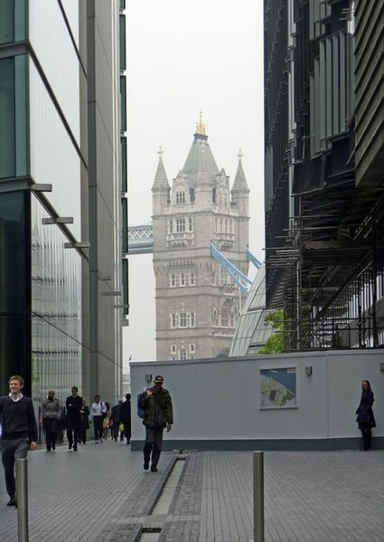 File:Glimpse of Tower Bridge - geograph.org.uk - 1316420.jpg