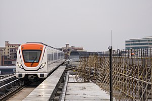 14号線のB7形電車 新和駅にて