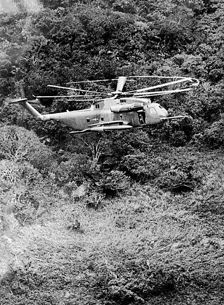 File:HH-53C lifting aviators 1967.JPEG