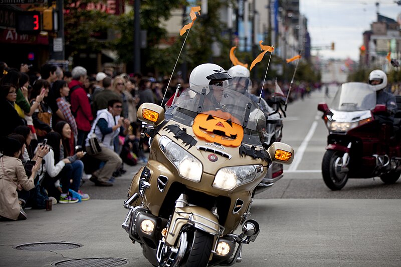 File:Halloween Parade 2014 (15390231099).jpg
