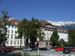 Hauptgebäude der Universität Innsbruck.jpg