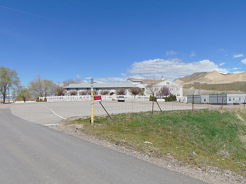 File:Headquarters of the Apostolic United Brethren compound in Bluffdale, Utah, Apr 17.jpg