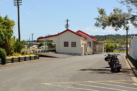 Fail:Helensville Rail Station,Auckland New Zealand (11661216815).jpg