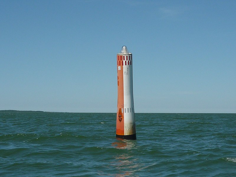 File:Hiiu väin fairway buoy 746 22Jun2012.jpg