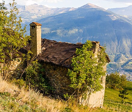 Ruin in Homene_Dessus,_Combellin,_Valle_d'Aosta.