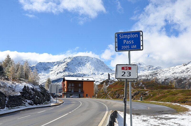 File:Hotel Simplon-Blick am Simplonpass (Schweiz).jpg