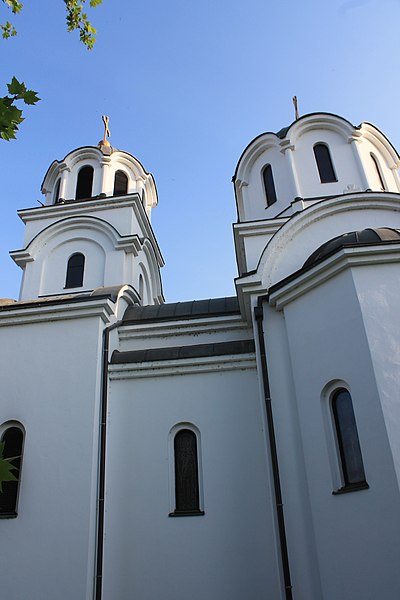 File:Hrtkovci, crkva 015.jpg