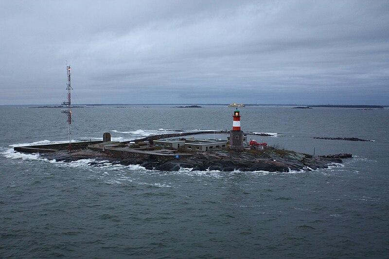 File:IM2586 Harmaja Lighthouse C.JPG