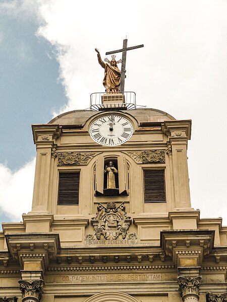 File:Iglesia El Voto Nacional - Torre restaurada.jpg