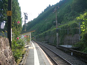 Ikeba Station Platform.jpg