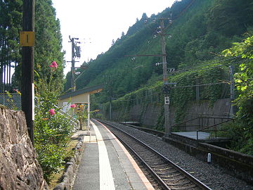 File:Ikeba_Station_Platform.jpg