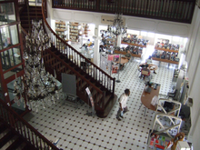 La bibliothèque Bernheim est l'un des exemples du patrimoine historique de la ville rénové depuis les années 1990.