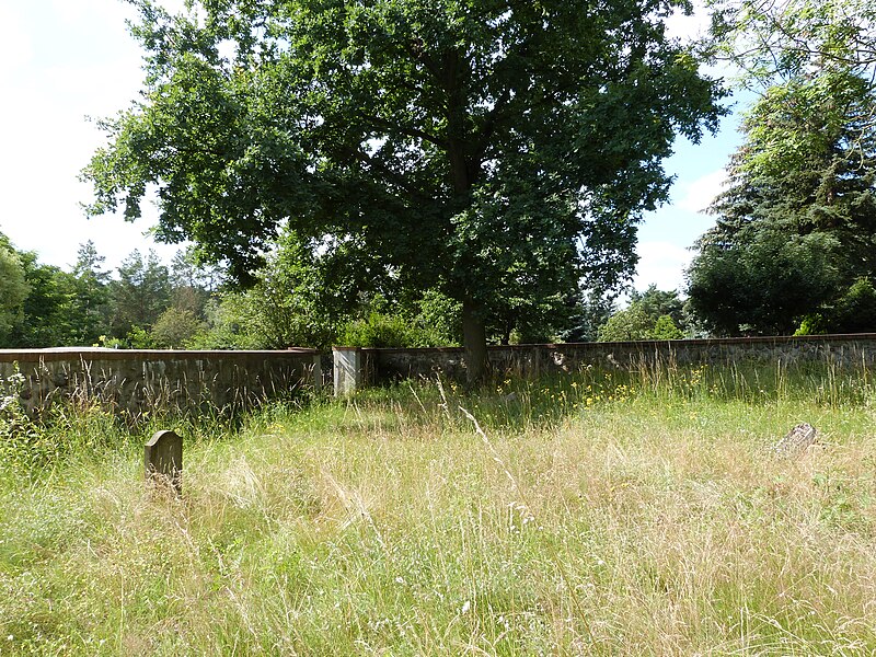 File:Jüdischer Friedhof Vierraden 17.jpg