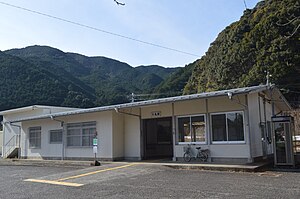 JR Kuki Station ac.jpg