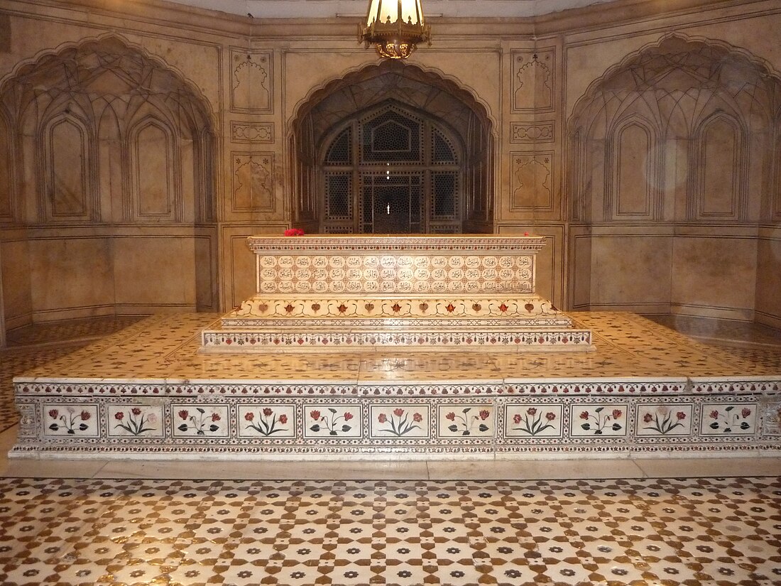 File:Jahangir's grave.JPG