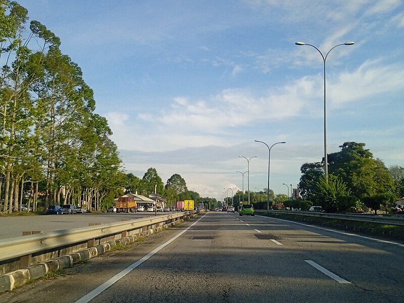 File:Jalan Tanjung Malim-Slim River (Malaysia Federal Highway 1), Kampung Chempa 20230628 082303.jpg