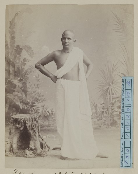 File:KITLV - 6539 - Lambert & Co., G.R. - Singapore - Chetti or Coromandel lender in the Straits Settlements - circa 1890.tif