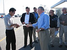 Lunsford campaigning in October 2008 KY Bruce Lunsford leafleting at GE Plant (2992622778).jpg